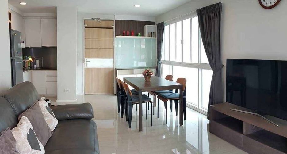 For rent 3 bedrooms condo in Phra Khanong, Bangkok