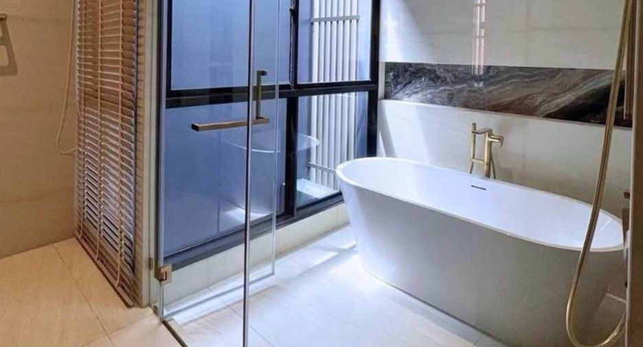 For rent 4 bedrooms house in Bang Kapi, Bangkok