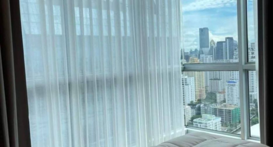 For rent 2 bedrooms condo in Watthana, Bangkok