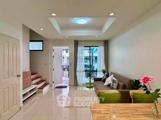 Reihenhaus zur Miete mit 3 Zimmer in Phra Khanong, Bangkok