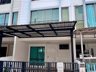 Reihenhaus zur Miete mit 3 Zimmer in Phra Khanong, Bangkok