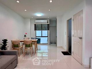 Reihenhaus zur Miete mit 3 Zimmer in Phra Khanong, Bangkok
