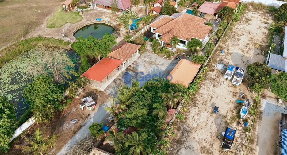 For sale 4 bedrooms house in Central Pattaya, Pattaya