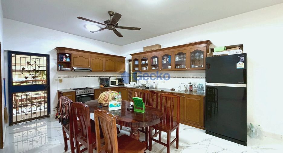 For sale 4 bedrooms house in Central Pattaya, Pattaya