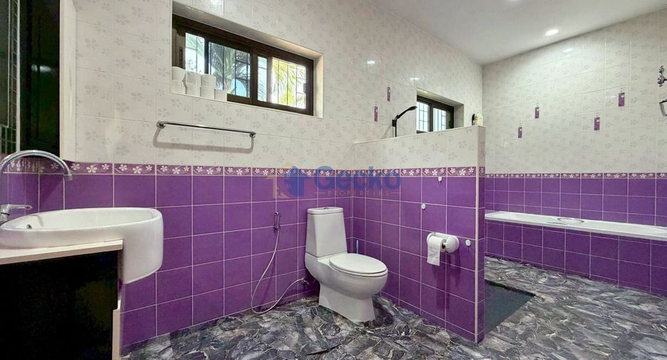 For sale 4 bedrooms house in Central Pattaya, Pattaya