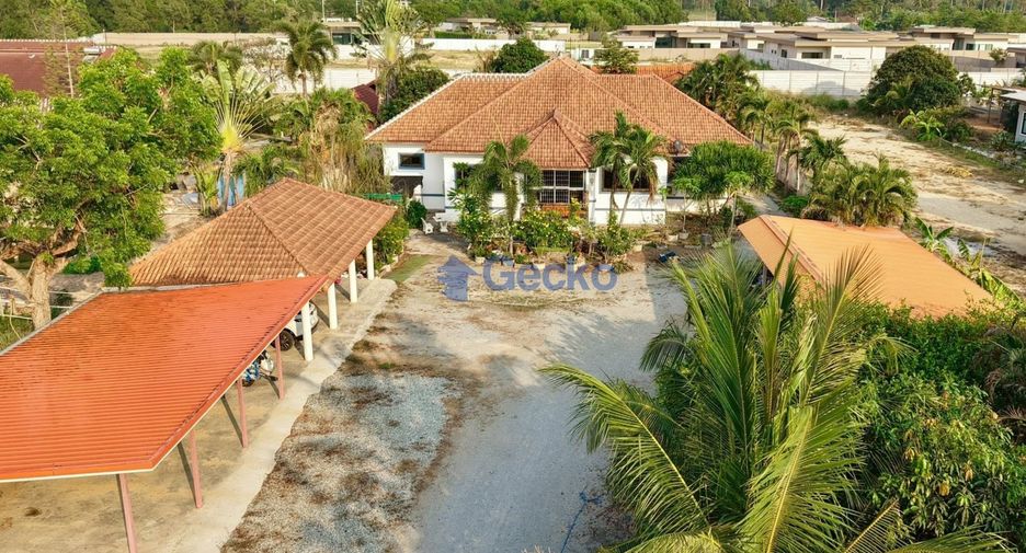 For sale 4 bedrooms house in Central Pattaya, Pattaya