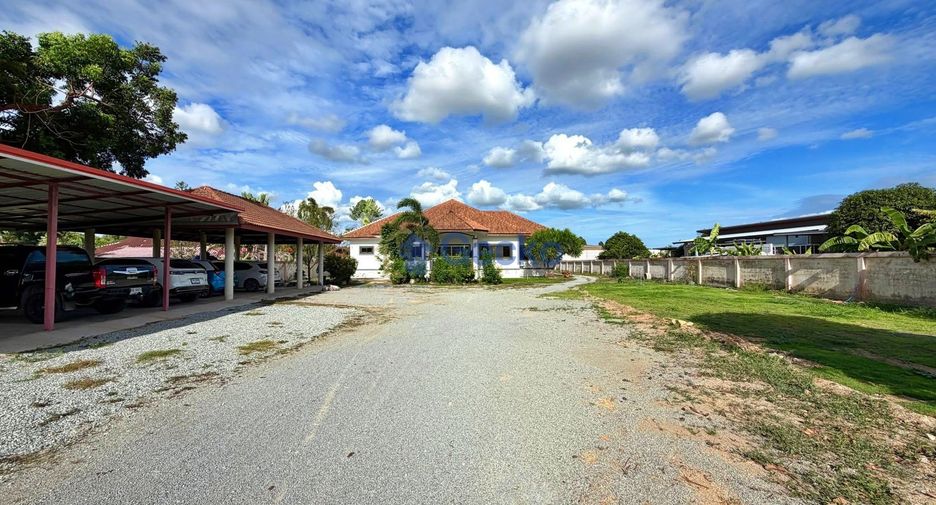 For sale 4 bedrooms house in Central Pattaya, Pattaya