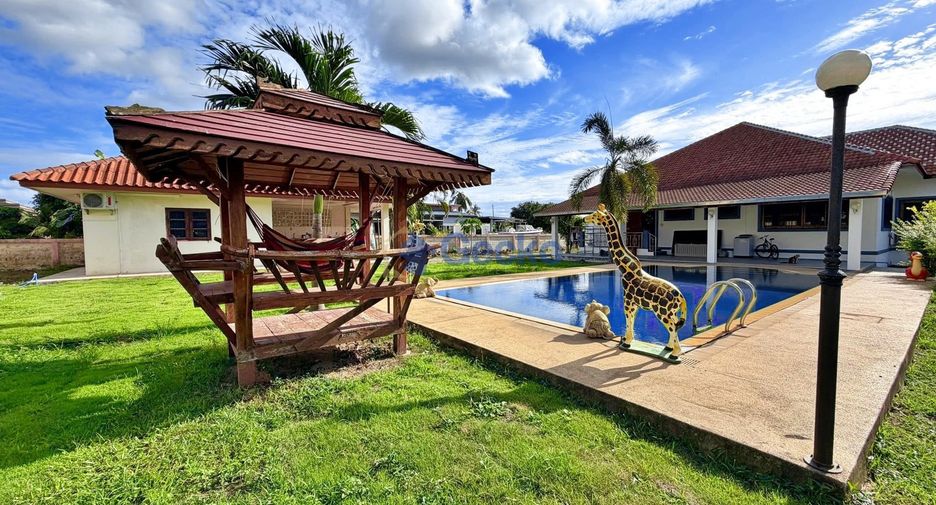 For sale 4 bedrooms house in Central Pattaya, Pattaya