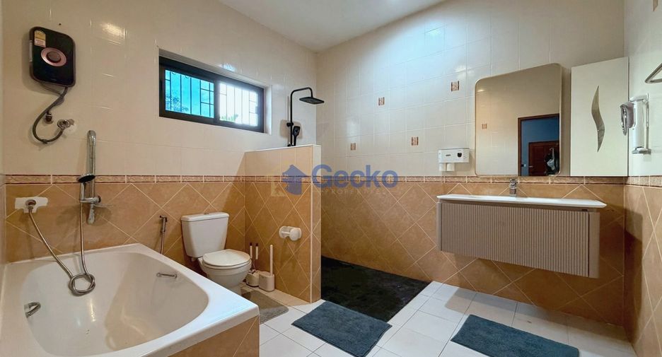For sale 4 bedrooms house in Central Pattaya, Pattaya