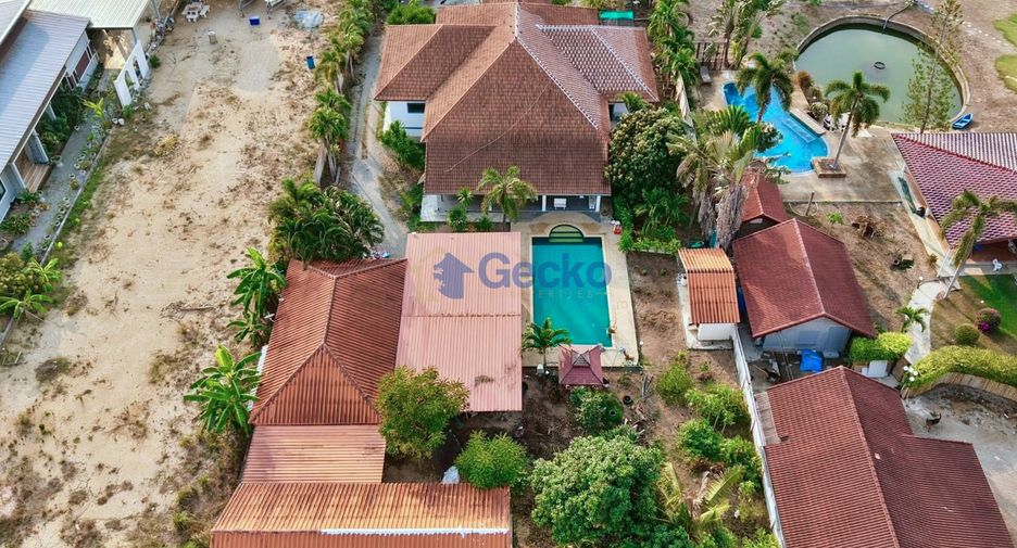 For sale 4 bedrooms house in Central Pattaya, Pattaya