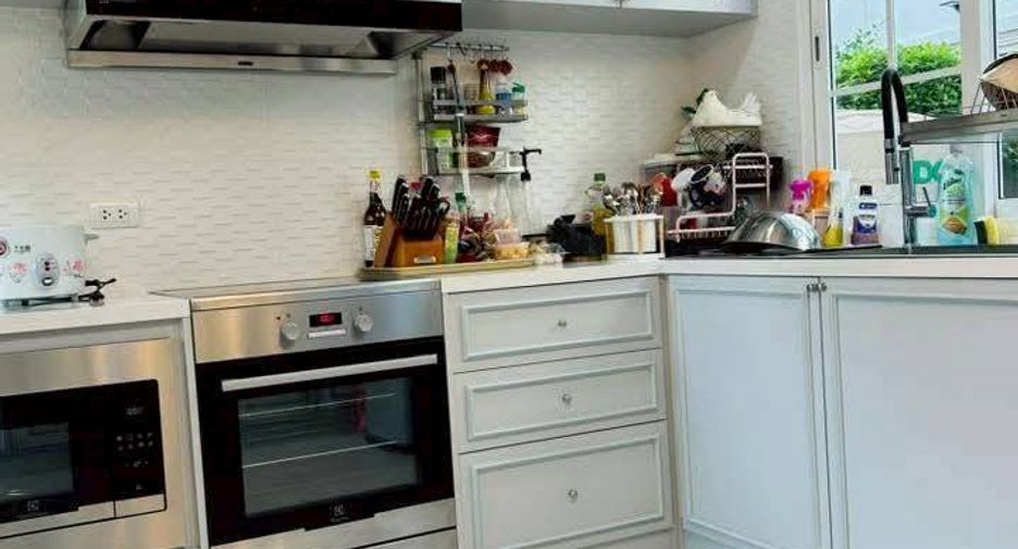 Casa en alquiler de 3 habitaciones en Chom Thong, Bangkok