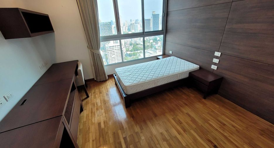 For rent 4 bedrooms condo in Watthana, Bangkok