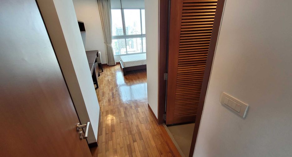 For rent 4 bedrooms condo in Watthana, Bangkok
