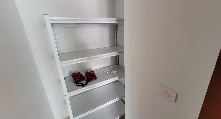 For rent 4 bedrooms condo in Watthana, Bangkok
