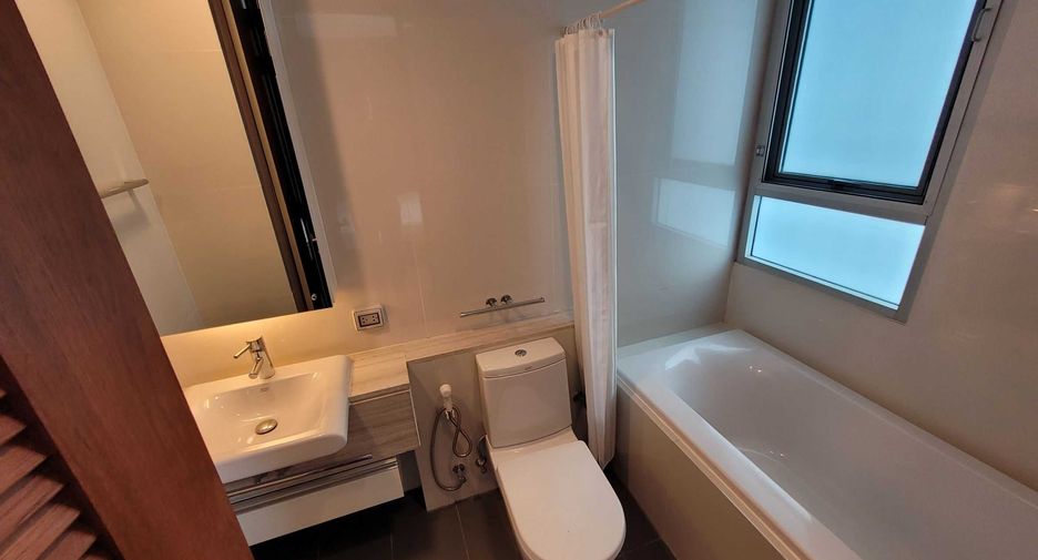 For rent 4 bedrooms condo in Watthana, Bangkok