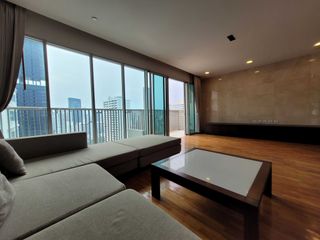 For rent 4 bedrooms condo in Watthana, Bangkok