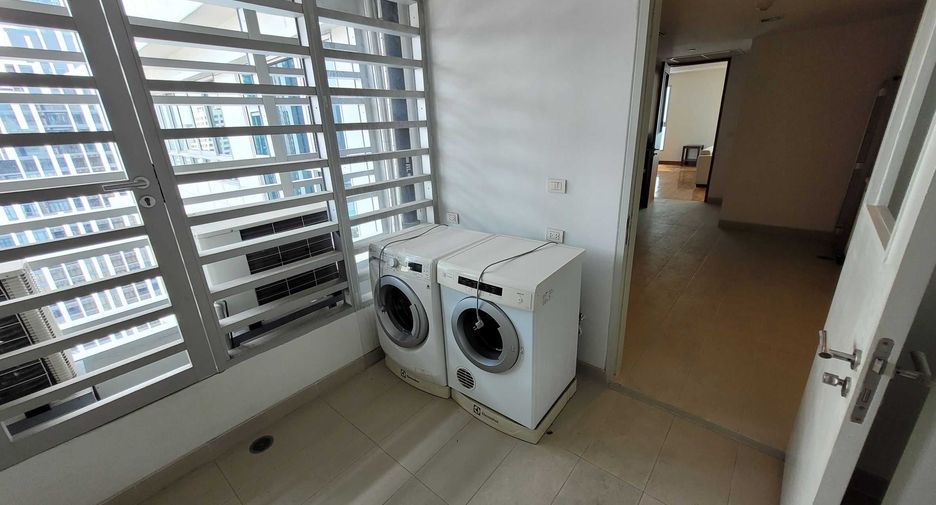 For rent 4 bedrooms condo in Watthana, Bangkok