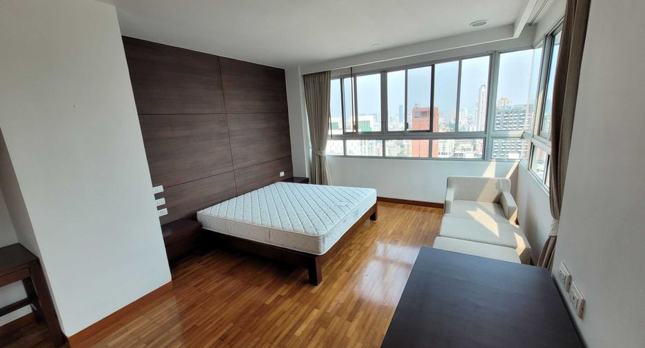 For rent 4 bedrooms condo in Watthana, Bangkok