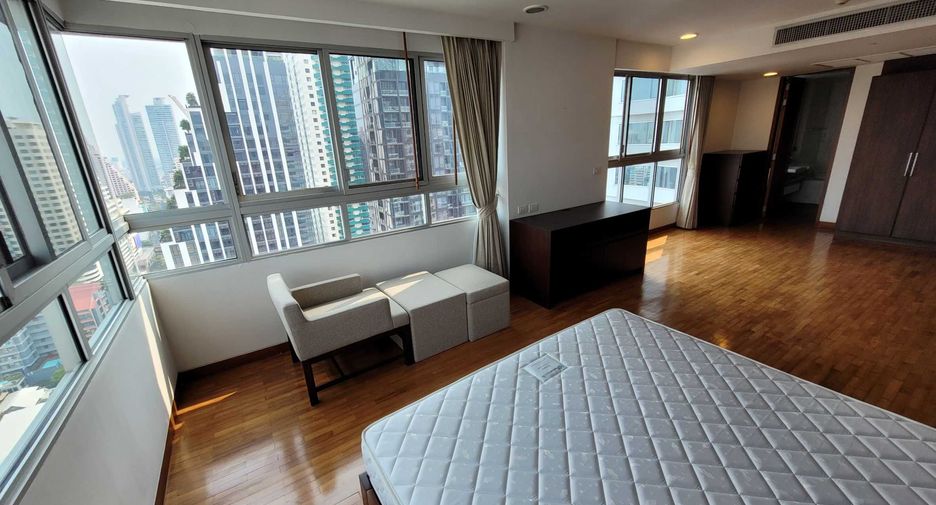 For rent 4 bedrooms condo in Watthana, Bangkok