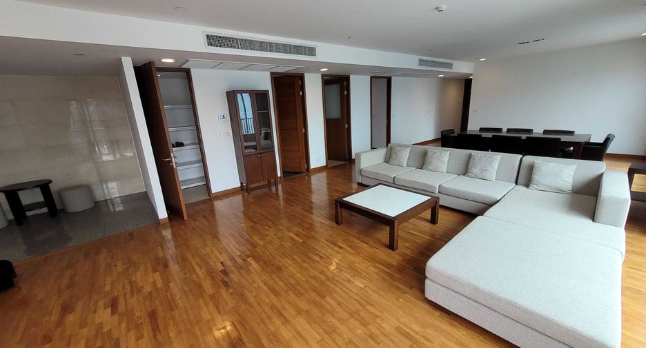 For rent 4 bedrooms condo in Watthana, Bangkok