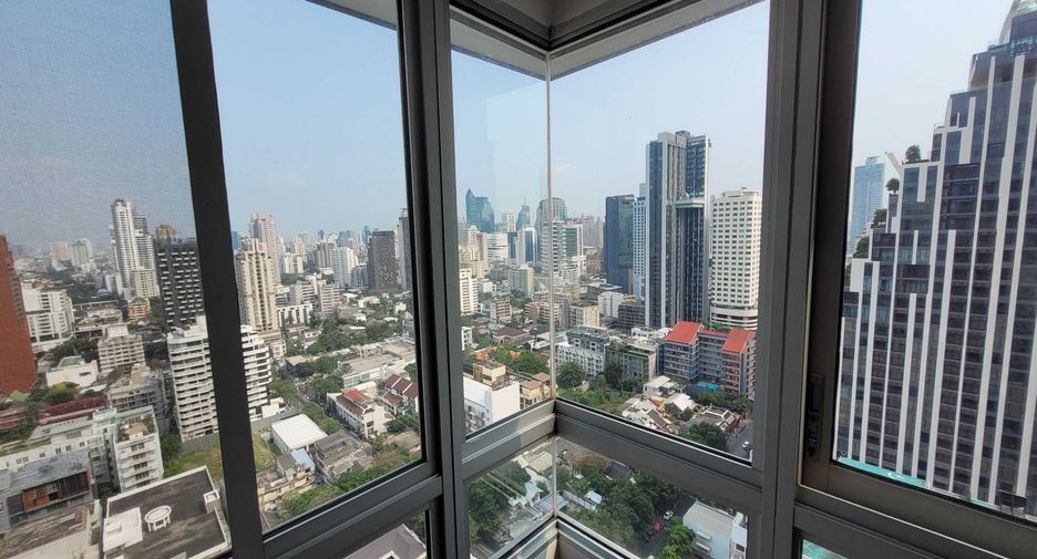 For rent 4 bedrooms condo in Watthana, Bangkok