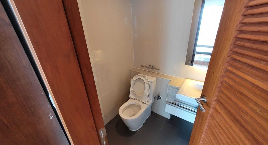 For rent 4 bedrooms condo in Watthana, Bangkok