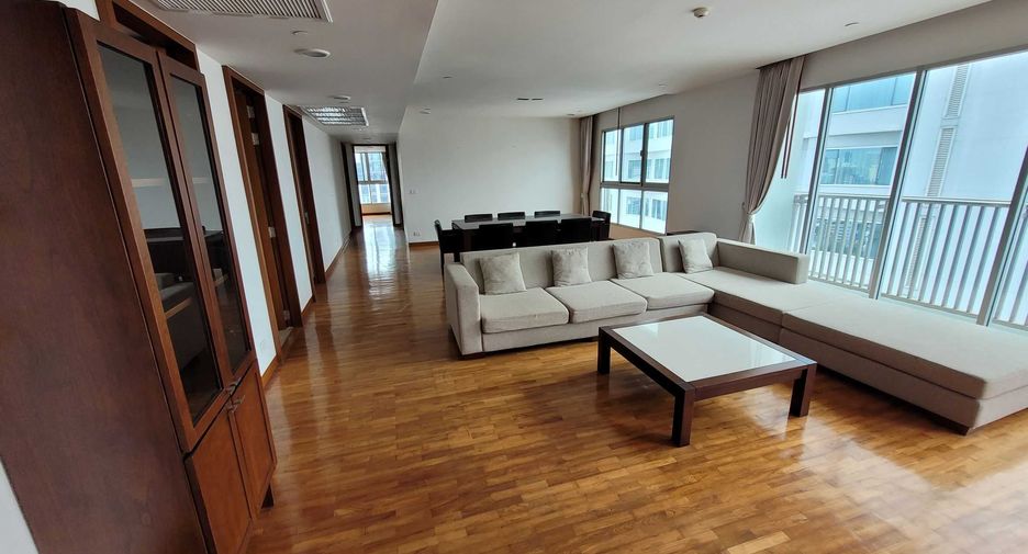 For rent 4 bedrooms condo in Watthana, Bangkok