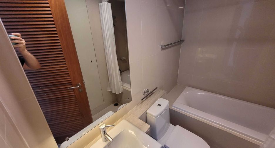 For rent 4 bedrooms condo in Watthana, Bangkok