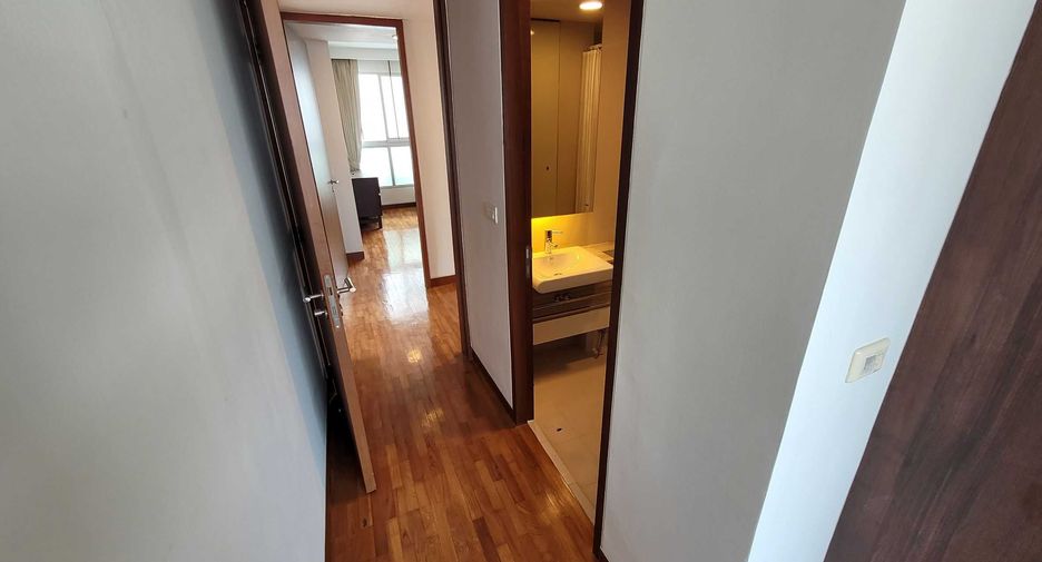 For rent 4 bedrooms condo in Watthana, Bangkok