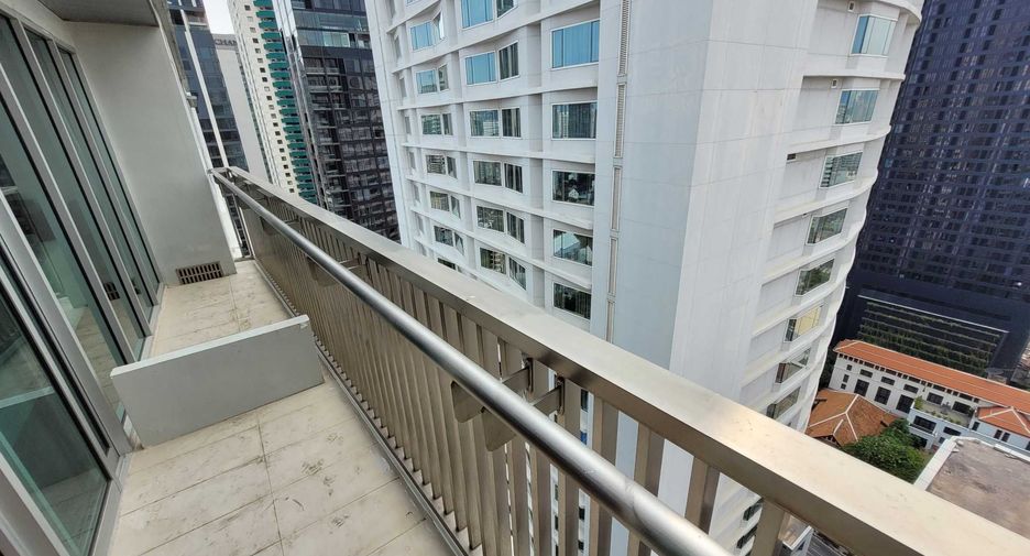For rent 4 bedrooms condo in Watthana, Bangkok