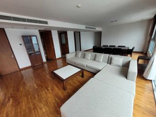 For rent 4 bedrooms condo in Watthana, Bangkok