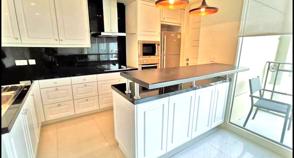 For rent 2 bedrooms condo in Watthana, Bangkok
