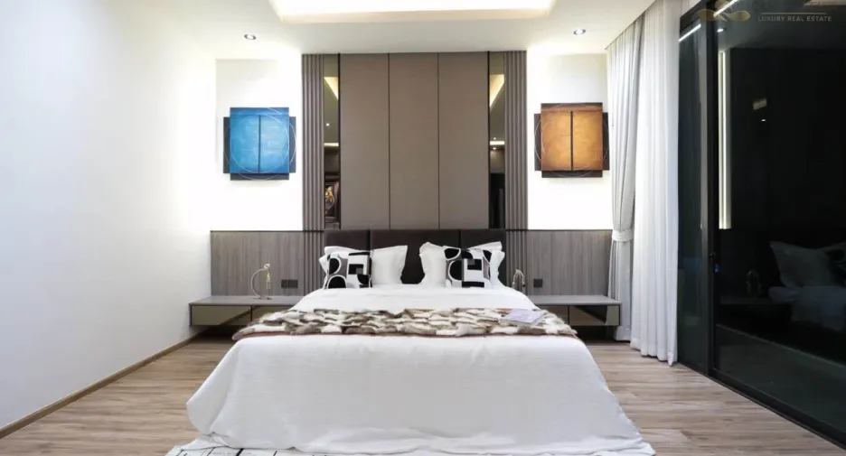 For sale 5 bedrooms villa in East Pattaya, Pattaya
