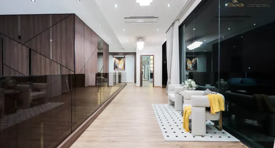 For sale 5 bedrooms villa in East Pattaya, Pattaya