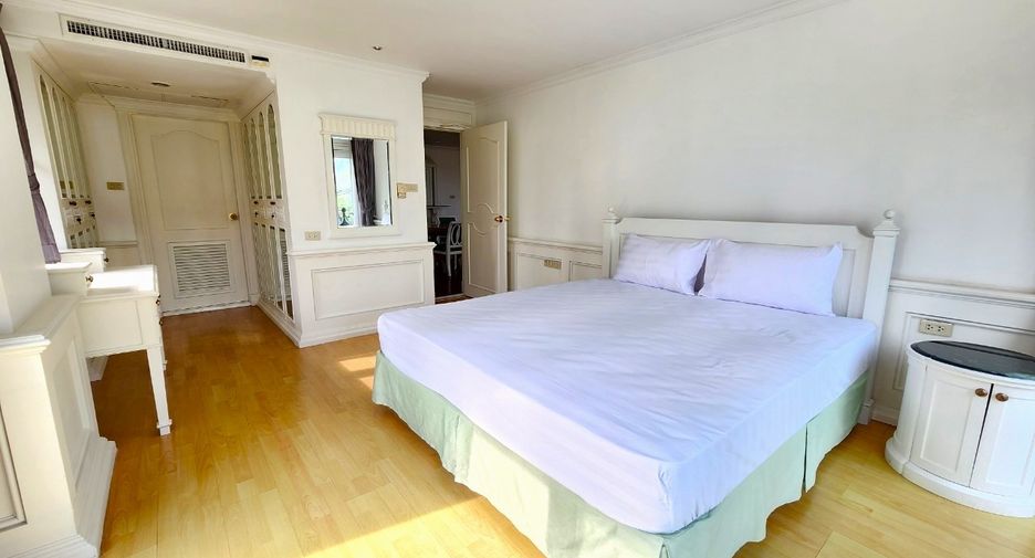 Wohnung zur Miete mit 3 Zimmer in Khlong Toei, Bangkok