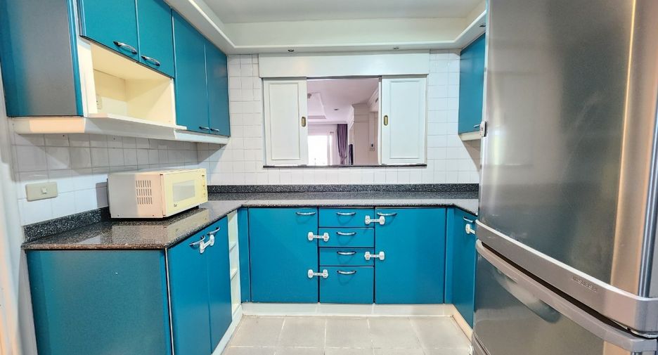 Wohnung zur Miete mit 3 Zimmer in Khlong Toei, Bangkok