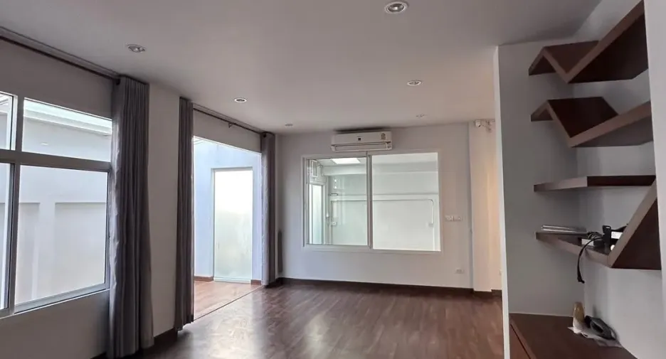 Casa en venta de 4 habitaciones en Mueang Chiang Mai, Chiang Mai