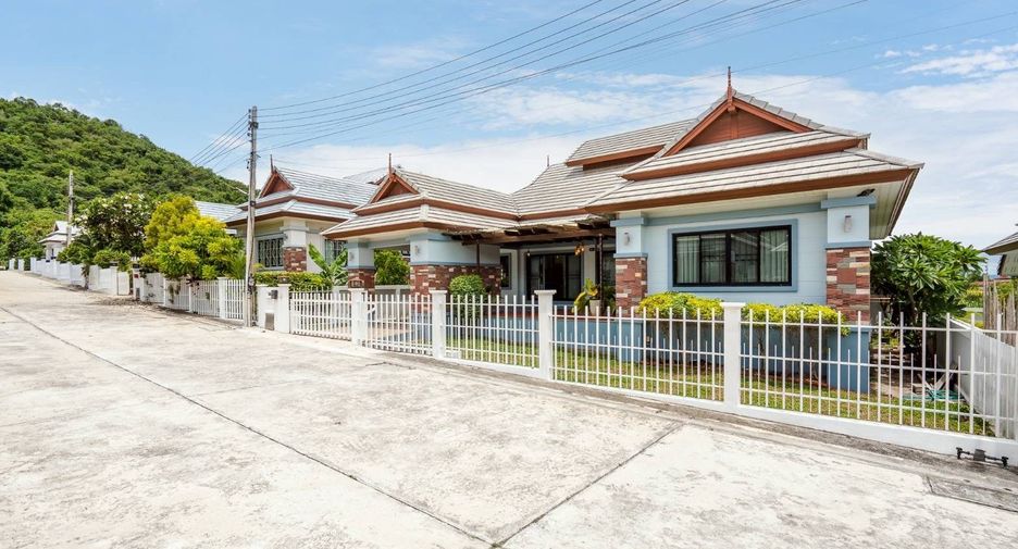 For sale 4 bedrooms house in Hua Hin, Prachuap Khiri Khan