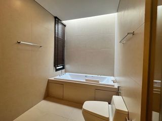 For rent 4 bedrooms apartment in Watthana, Bangkok