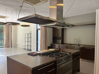 For rent 4 bedrooms apartment in Watthana, Bangkok