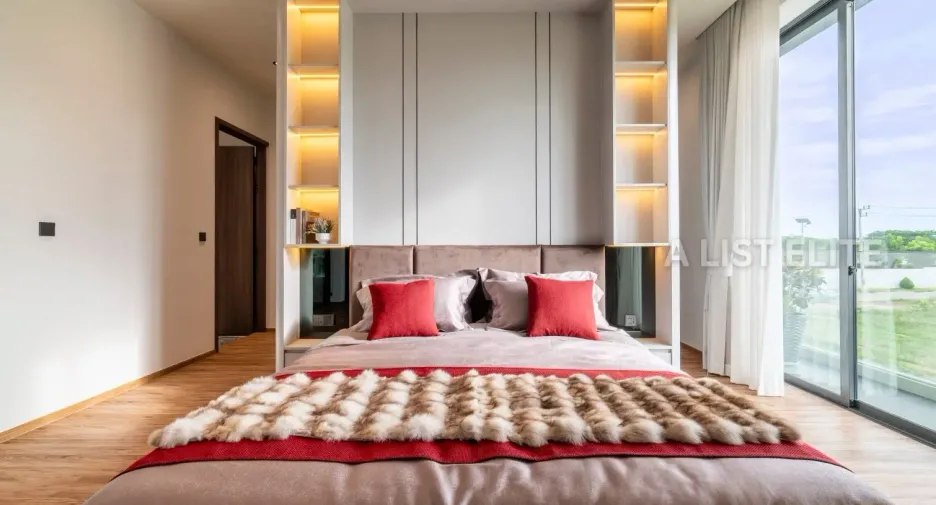 For sale 5 bedrooms house in East Pattaya, Pattaya