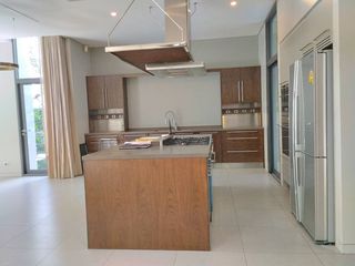 For rent 4 bedrooms townhouse in Watthana, Bangkok