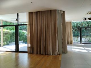 For rent 4 bedrooms townhouse in Watthana, Bangkok
