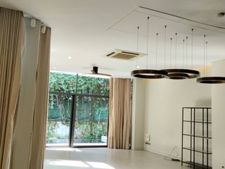 For rent 4 bedrooms townhouse in Watthana, Bangkok