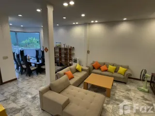 For sale and for rent 5 bedrooms townhouse in Watthana, Bangkok