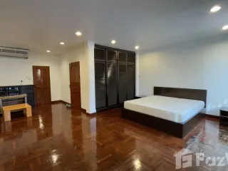 For sale and for rent 5 bedrooms townhouse in Watthana, Bangkok