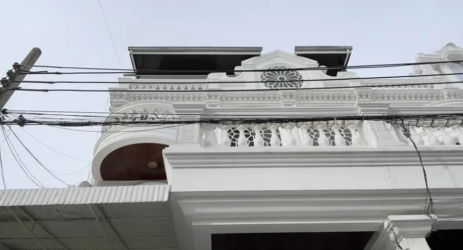 For rent and for sale 5 bedrooms townhouse in Watthana, Bangkok