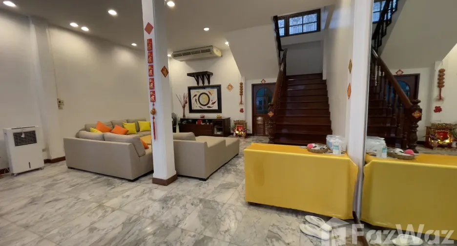 For rent and for sale 5 bedrooms townhouse in Watthana, Bangkok