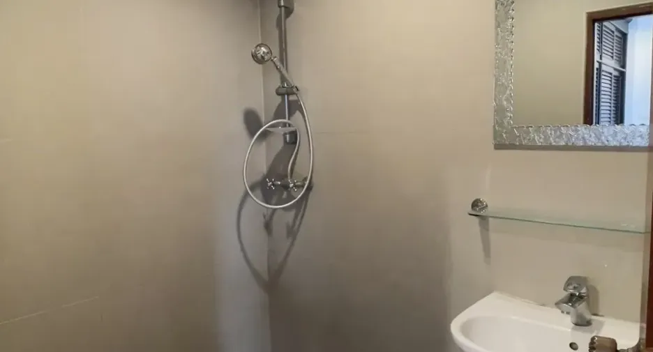 For rent and for sale 5 bedrooms townhouse in Watthana, Bangkok