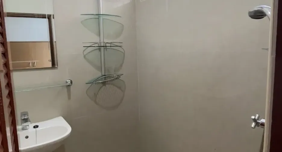 For rent and for sale 5 bedrooms townhouse in Watthana, Bangkok